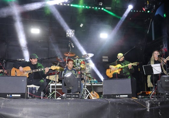 La 28 Quartet Band abrió el festival «Tó y de Béjar» en la carpa instalada en el recinto ferial.