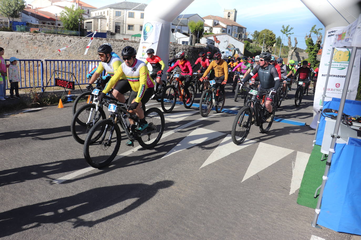 Doscientos corredores disfrutan del Desafío BTT de Fuentes de Béjar