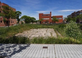 Solar descuidado en el barrio de Chamberí.