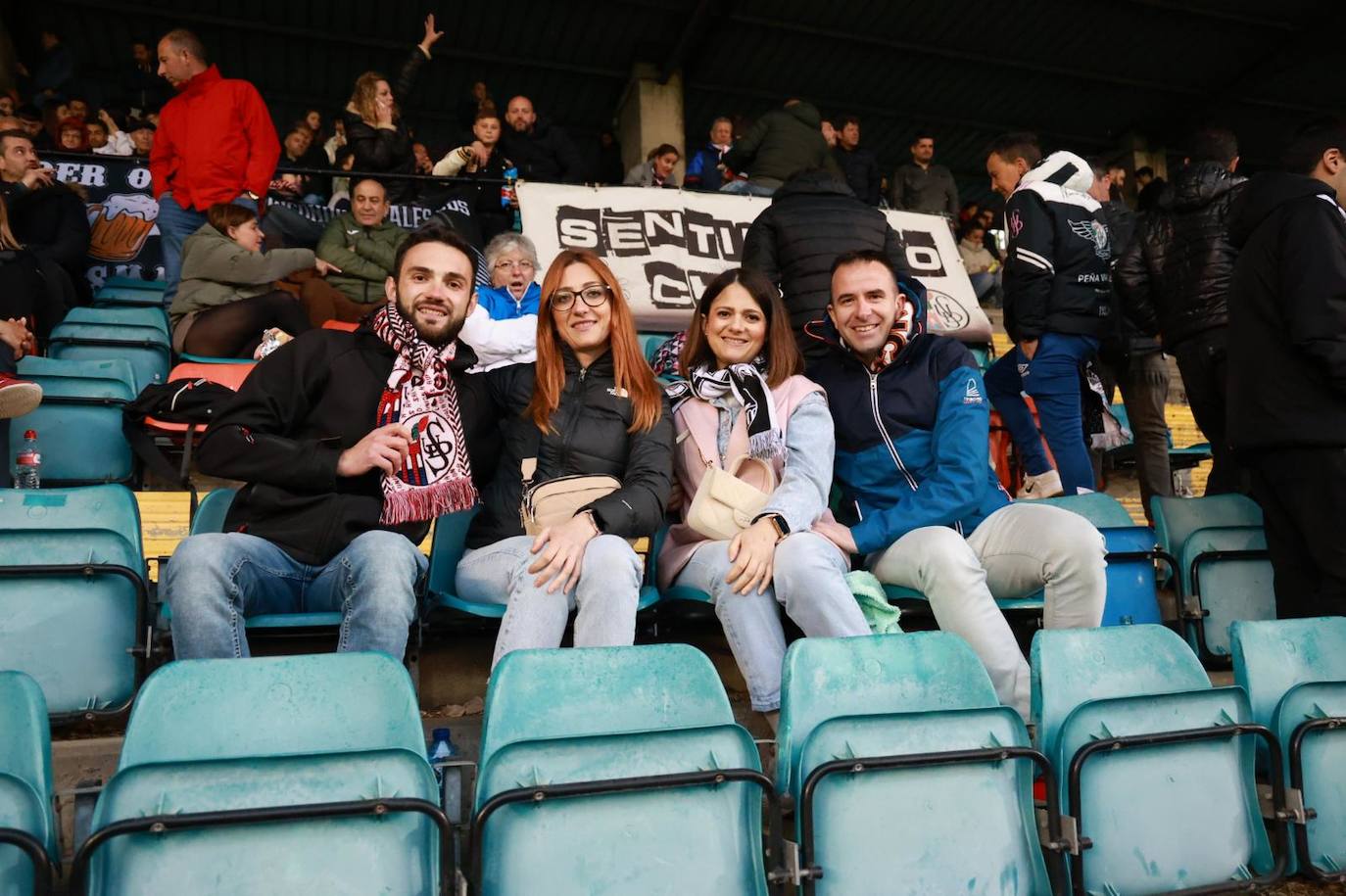 Búscate en la grada del Helmántico en el partido frente a la SD Ponferradina B