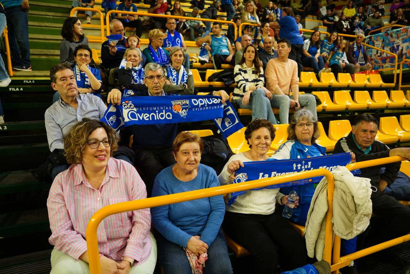 Búscate en la grada de Würzburg en el Avenida - Girona