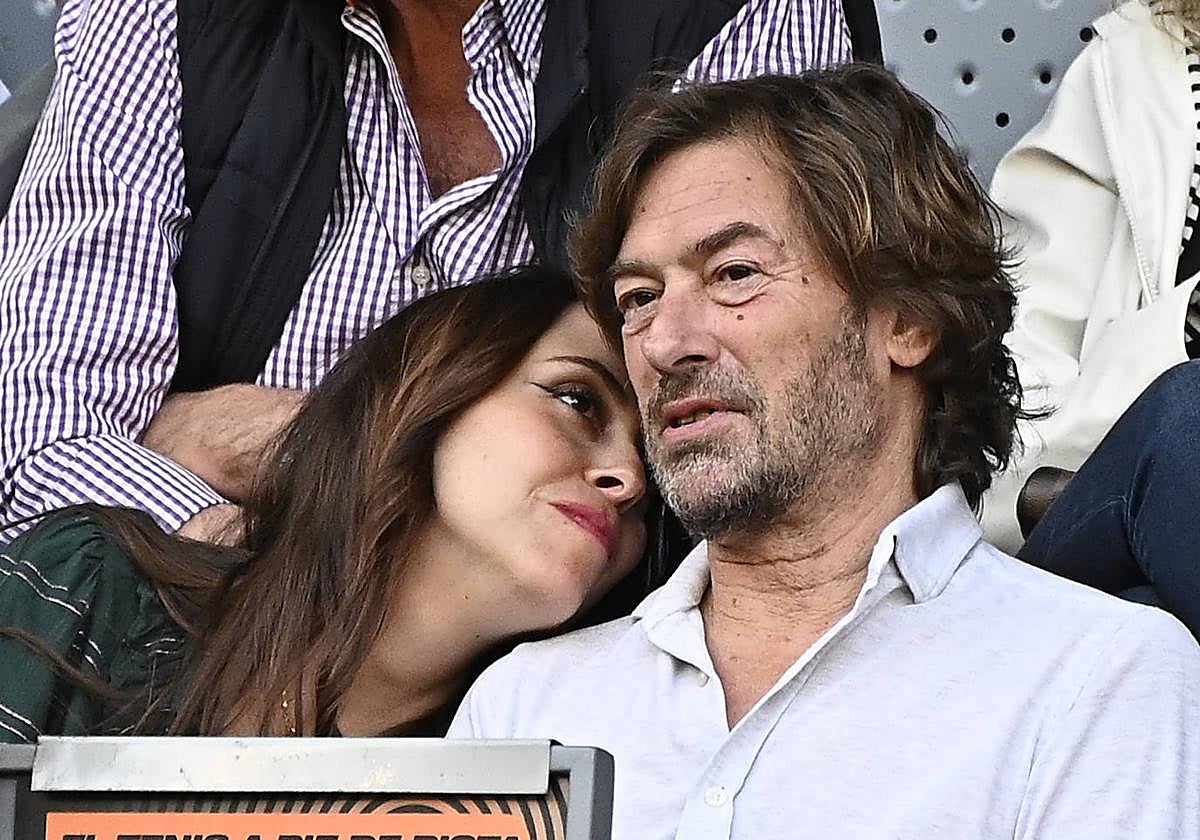 El juez Santiago Pedraz y su mujer, Elena Hormigos, en la final femenina del Mutua Madrid Open 2024.