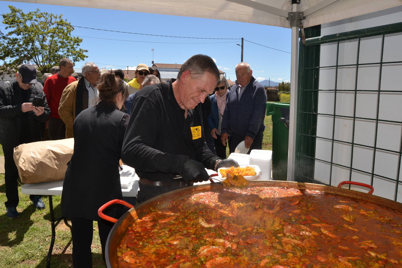 Una rica paella para cerrar las fiesta de Abusejo