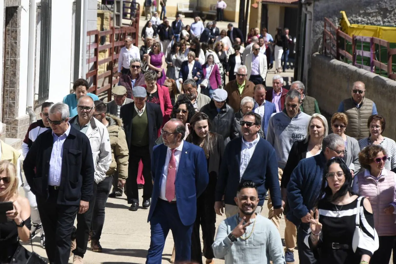 Bocacara disfruta de una soleada mañana en la procesión de San Miguel  Arcángel | La Gaceta de Salamanca