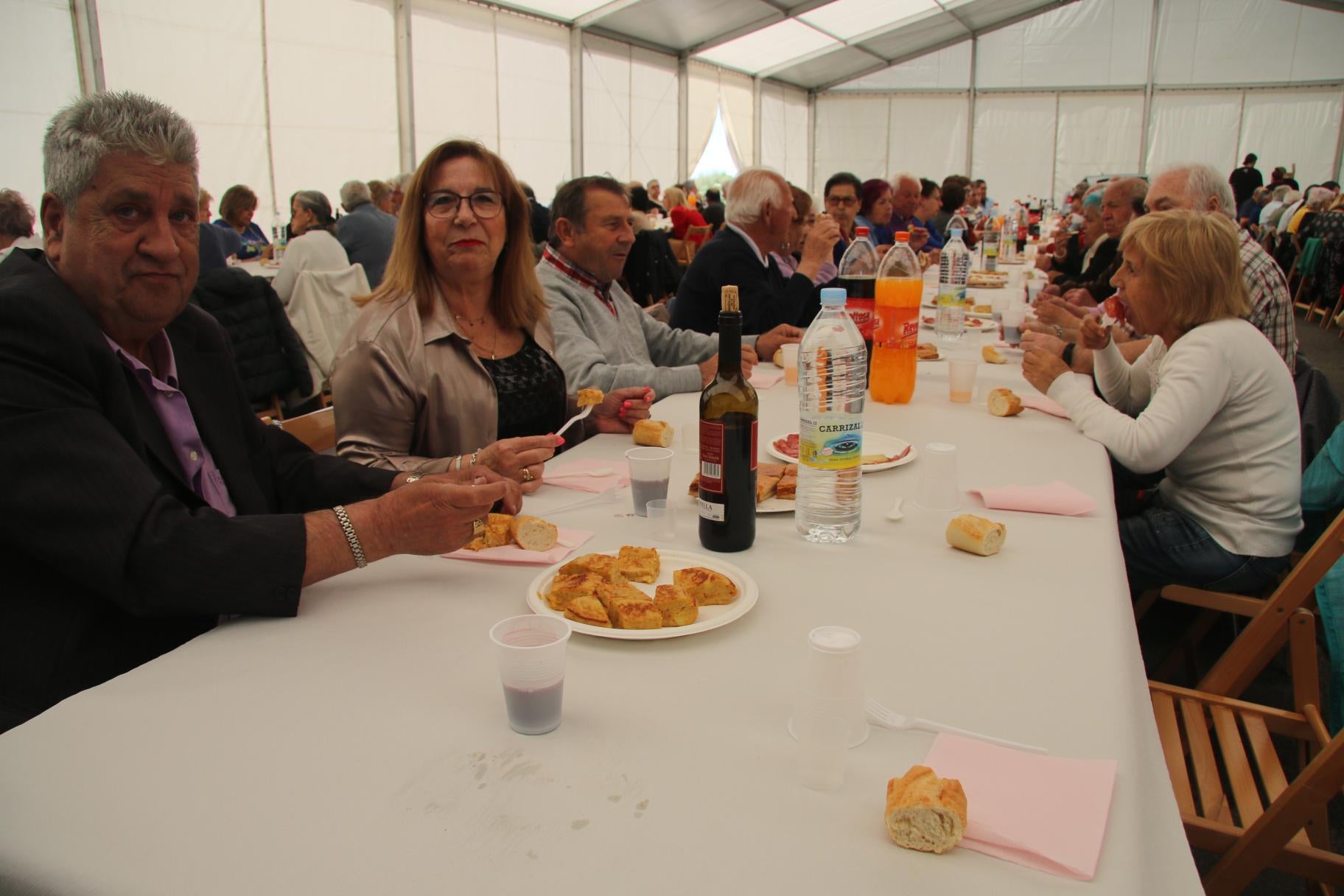 Los mayores de Villamayor de Armuña, unidos en una comida