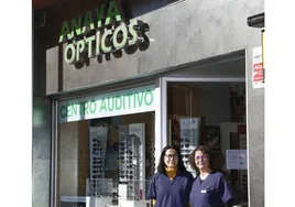 Anaya Ópticos se encuentra en la Avenida de Federico Anaya, nº 1.