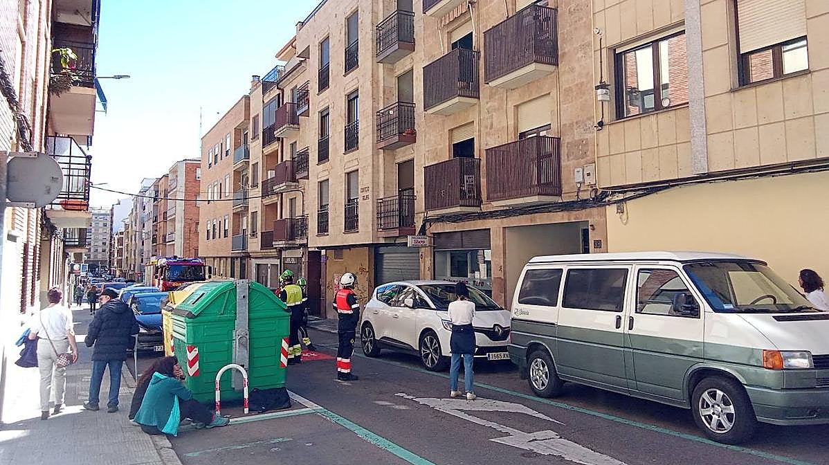 Alarma por un incendio provocado por una sartén en un piso de la calle Fernando de Rojas