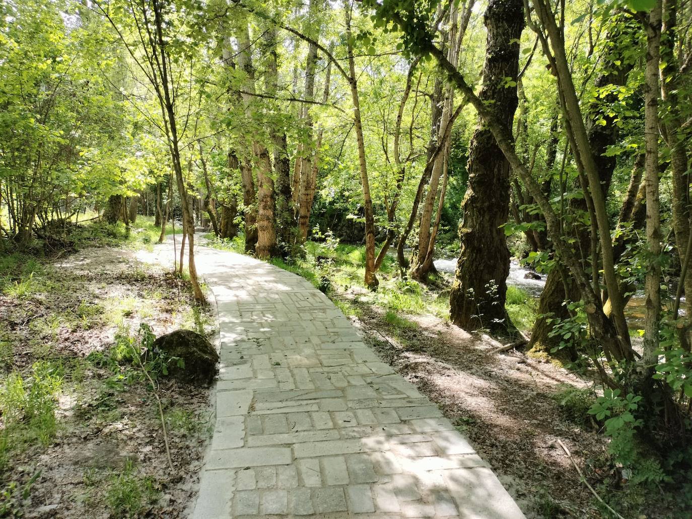 Béjar estrena otro tramo de paseo urbano por el río