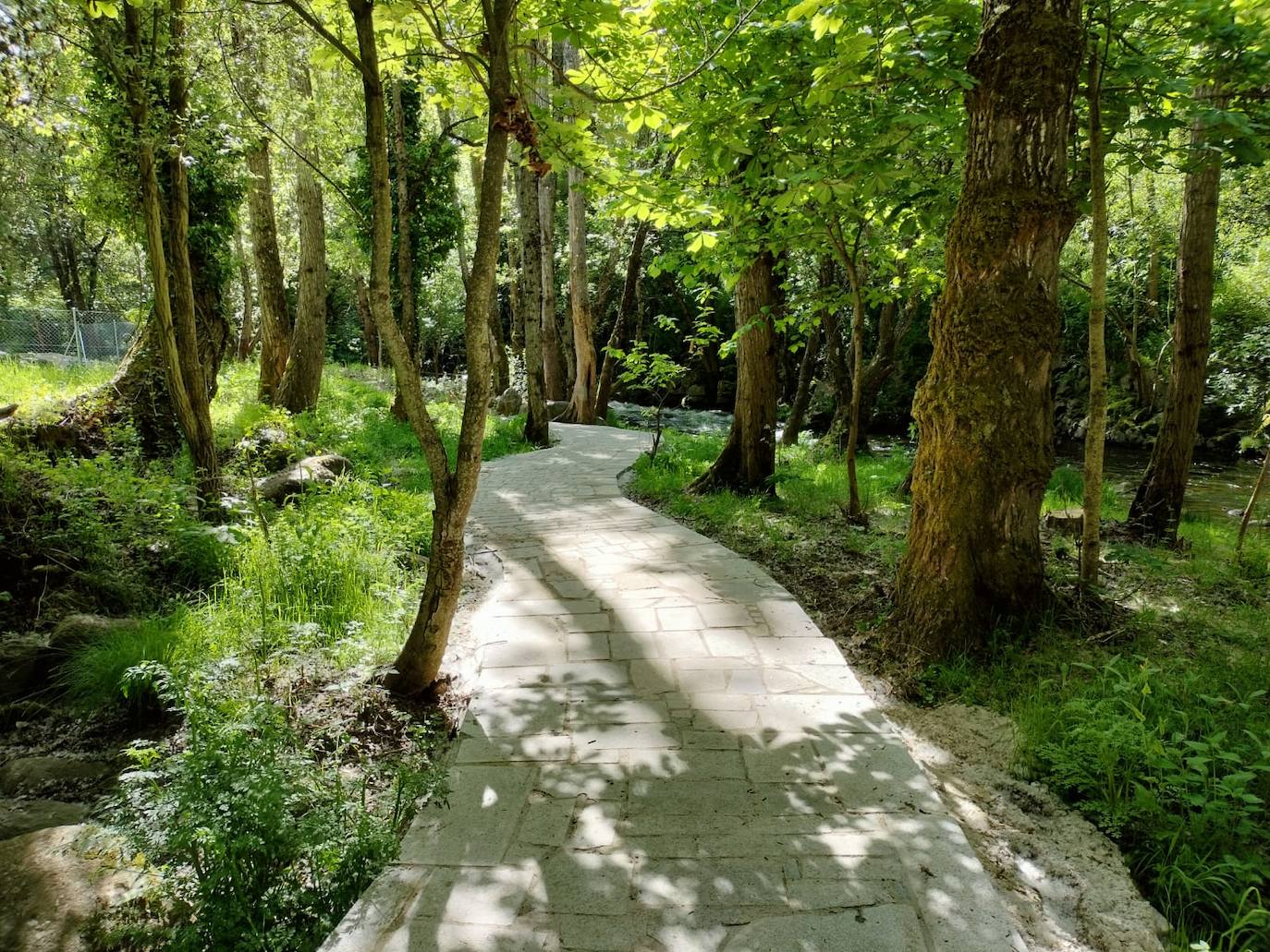 Béjar estrena otro tramo de paseo urbano por el río