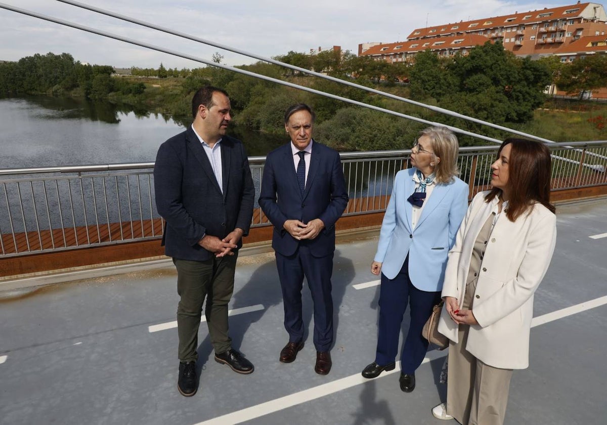 David Mingo, Carlos García Carbayo, Maribel Sánchez y Pilar Sánchez, en la pasarela de Huerta Otea.