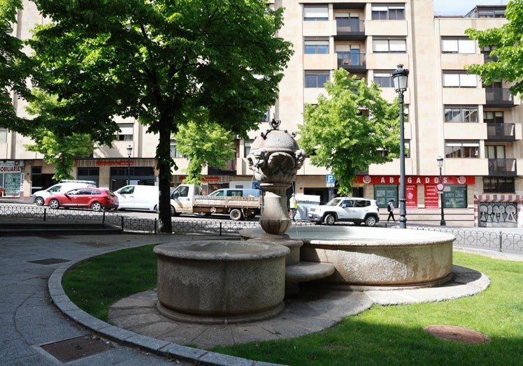 El 'Caño Mamarón' en la actual Plaza de la Fuente.