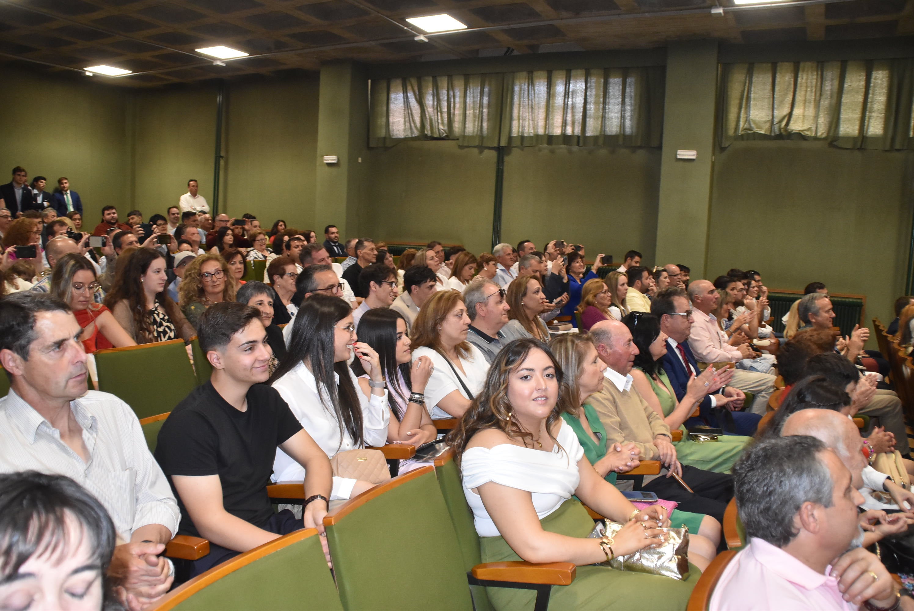 La Escuela de Ingenieros entrega las becas e insignias a 29 estudiantes