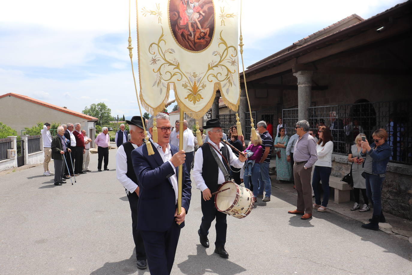 San Miguel de Valero honra al Arcángel en su día de fiesta