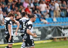 Losada celebrando el gol.