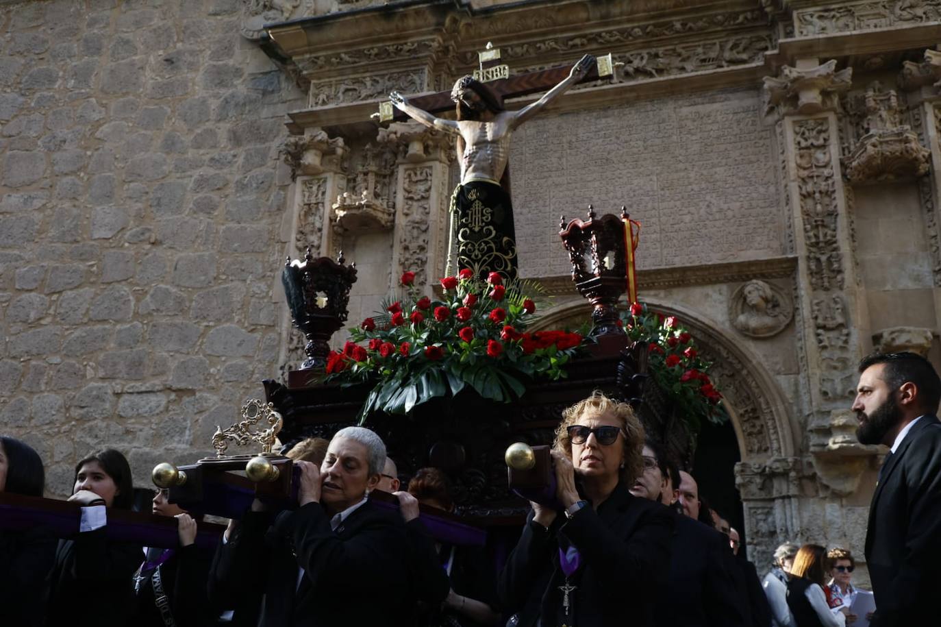 Multitudinaria procesión del Cristo de los Milagros