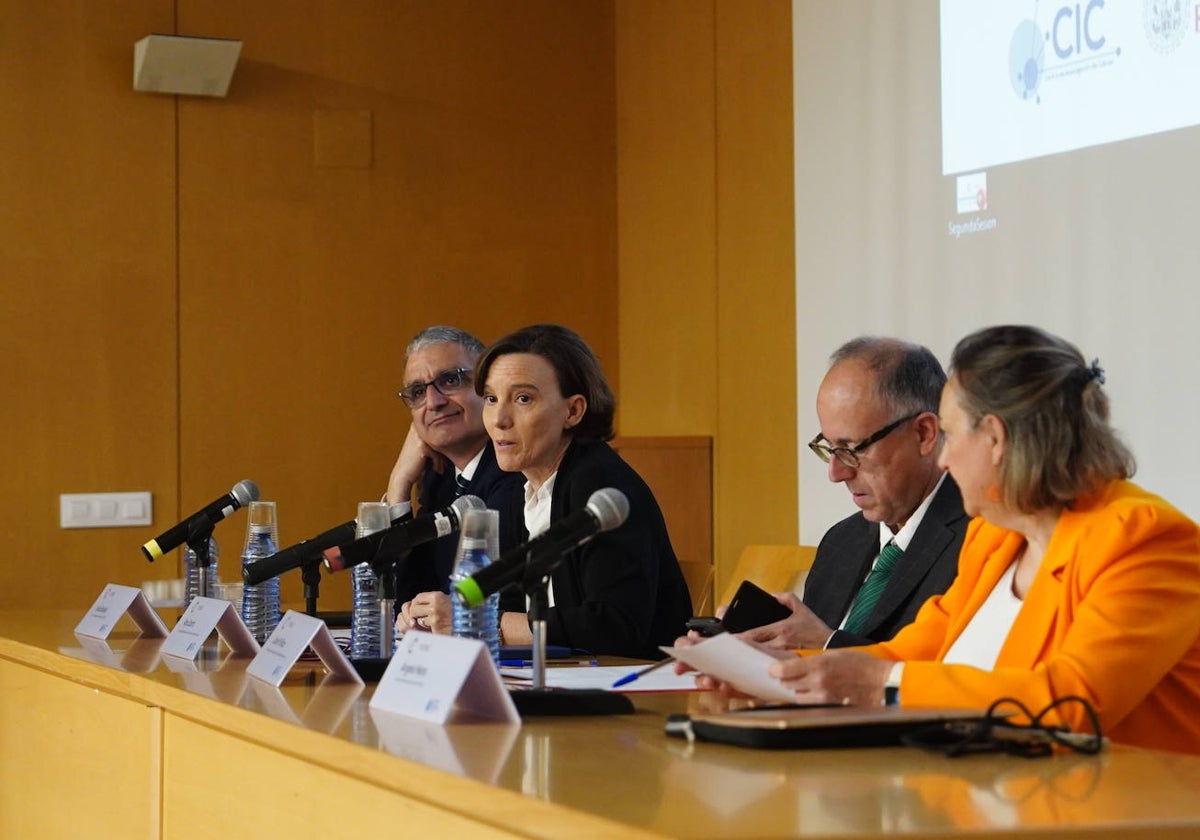 Xosé R. Bustelo, Ana Castro, José M. Roco y Ángela Nieto.