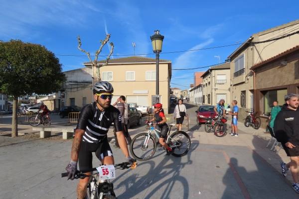 Más de 150 ciclistas en el paraíso de Alaraz