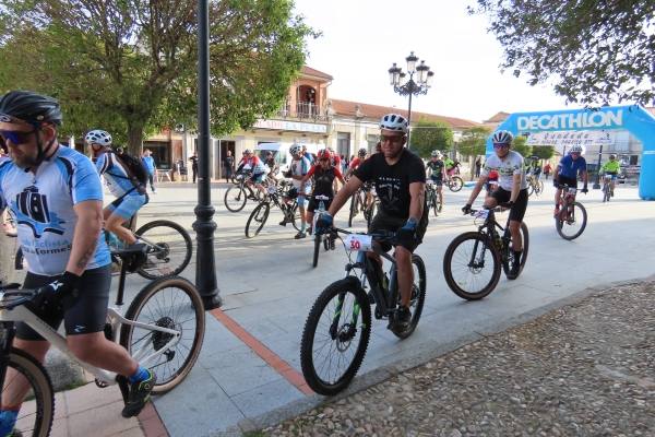 Más de 150 ciclistas en el paraíso de Alaraz