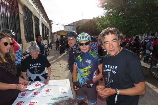 Más de 150 ciclistas en el paraíso de Alaraz