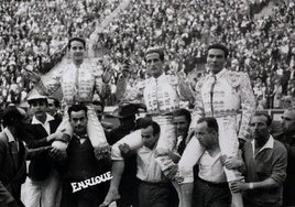 Puerta, El Viti y Gregorio Sánchez, a hombros en Las Ventas el 13 de mayo de 1961.