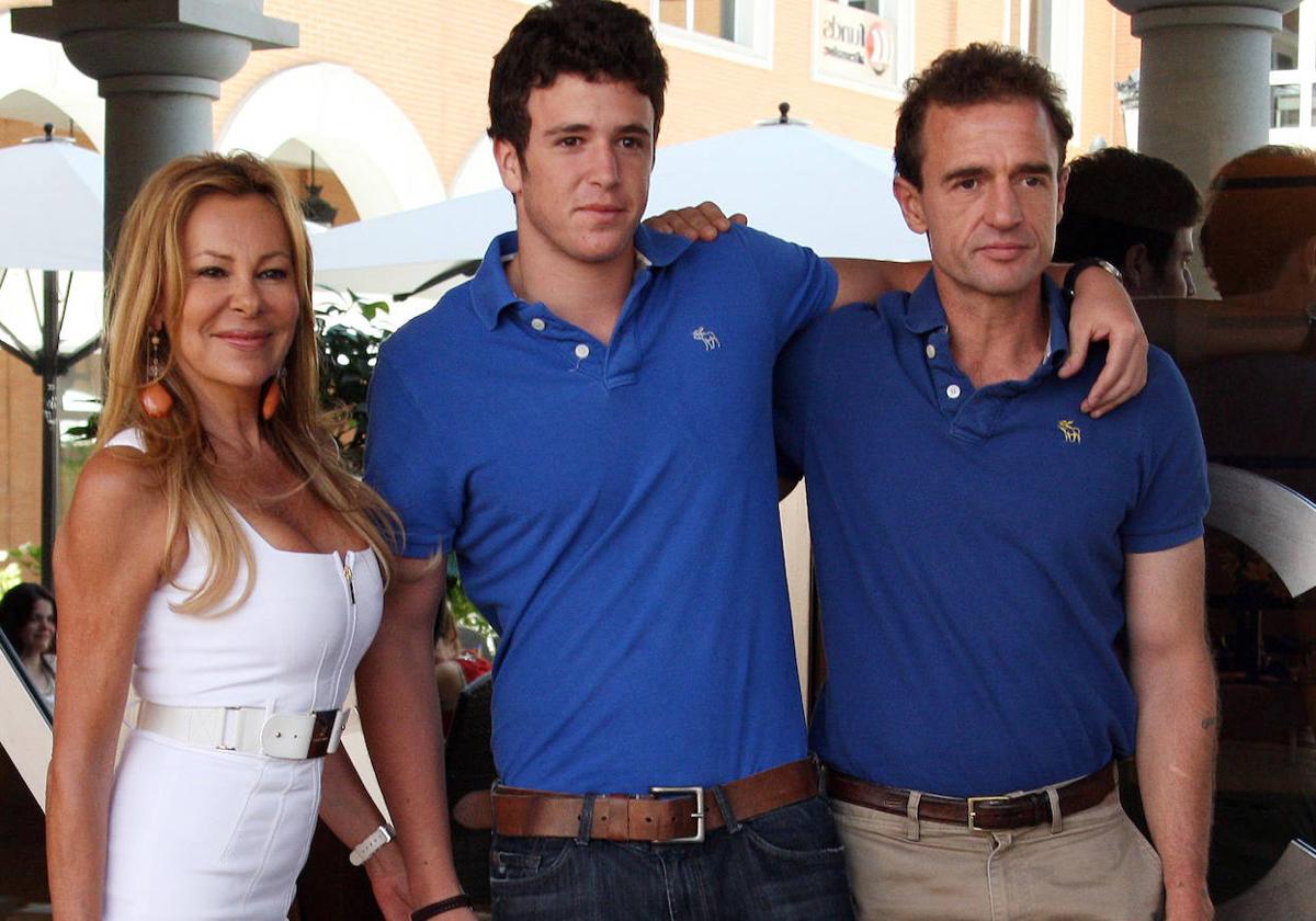 Ana Obregón, Aless Lequio y Alessandro Lequio.