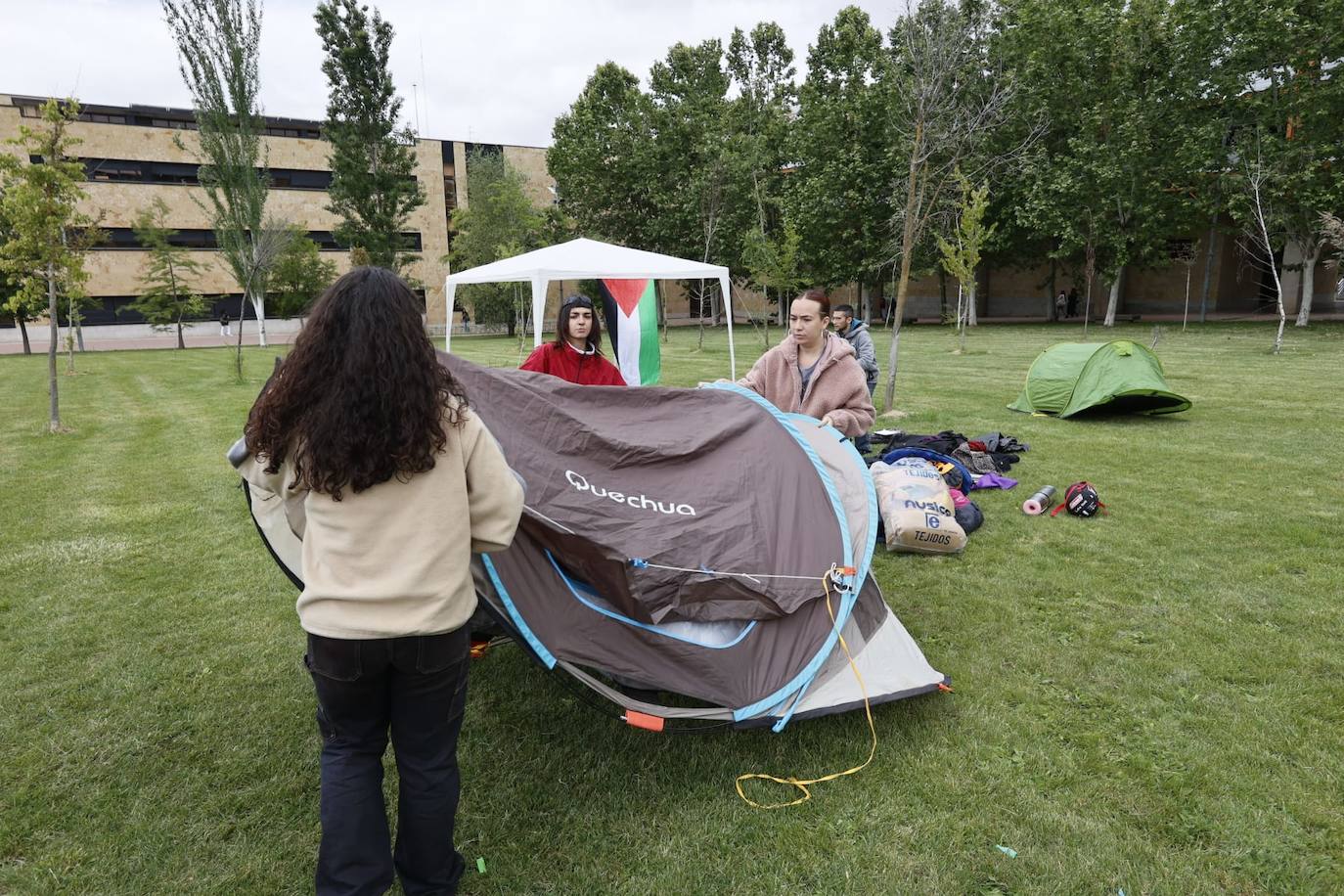 Los estudiantes comienzan a acampar en el Campus de Unamuno en apoyo a Palestina