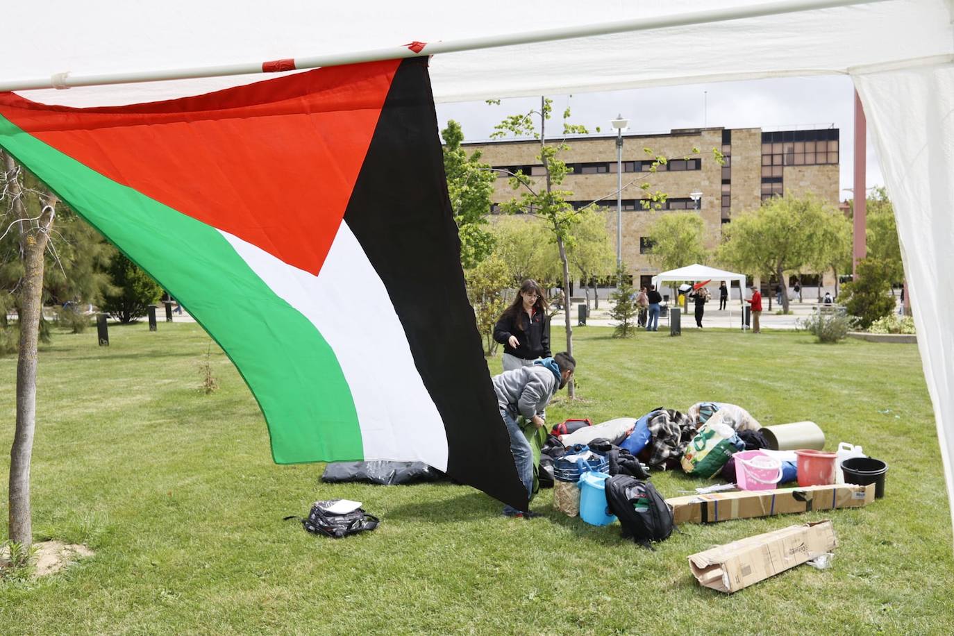 Los estudiantes comienzan a acampar en el Campus de Unamuno en apoyo a Palestina