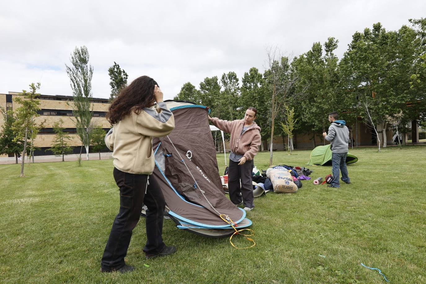 Los estudiantes comienzan a acampar en el Campus de Unamuno en apoyo a Palestina