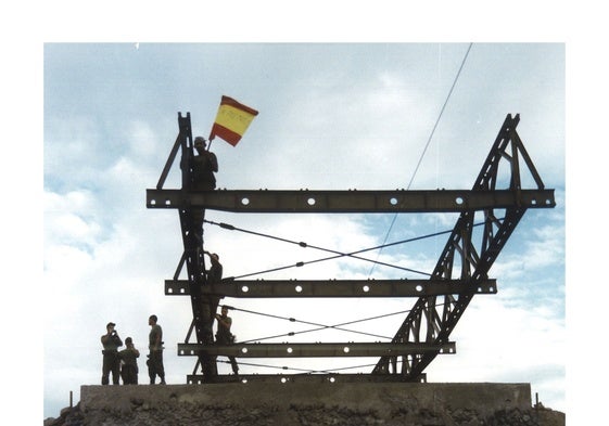 Ingenieros en el puente de Guasaule (Nicaragua 1998)