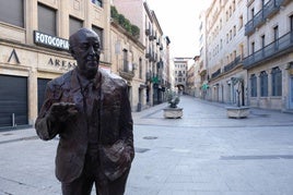 Estatua de Vicente del Bosque, ubicada en la calle Toro.