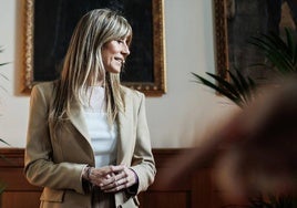 Begoña Gómez interviene en una mesa redonda en el Ateneo de Madrid.