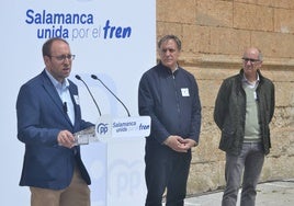 Marcos Iglesias, Carlos García Carbayo y Javier Iglesias en el acto