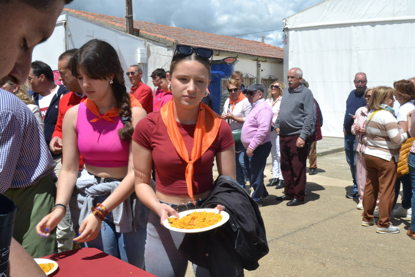 Deliciosa paella para 800 comensales en Cabrillas