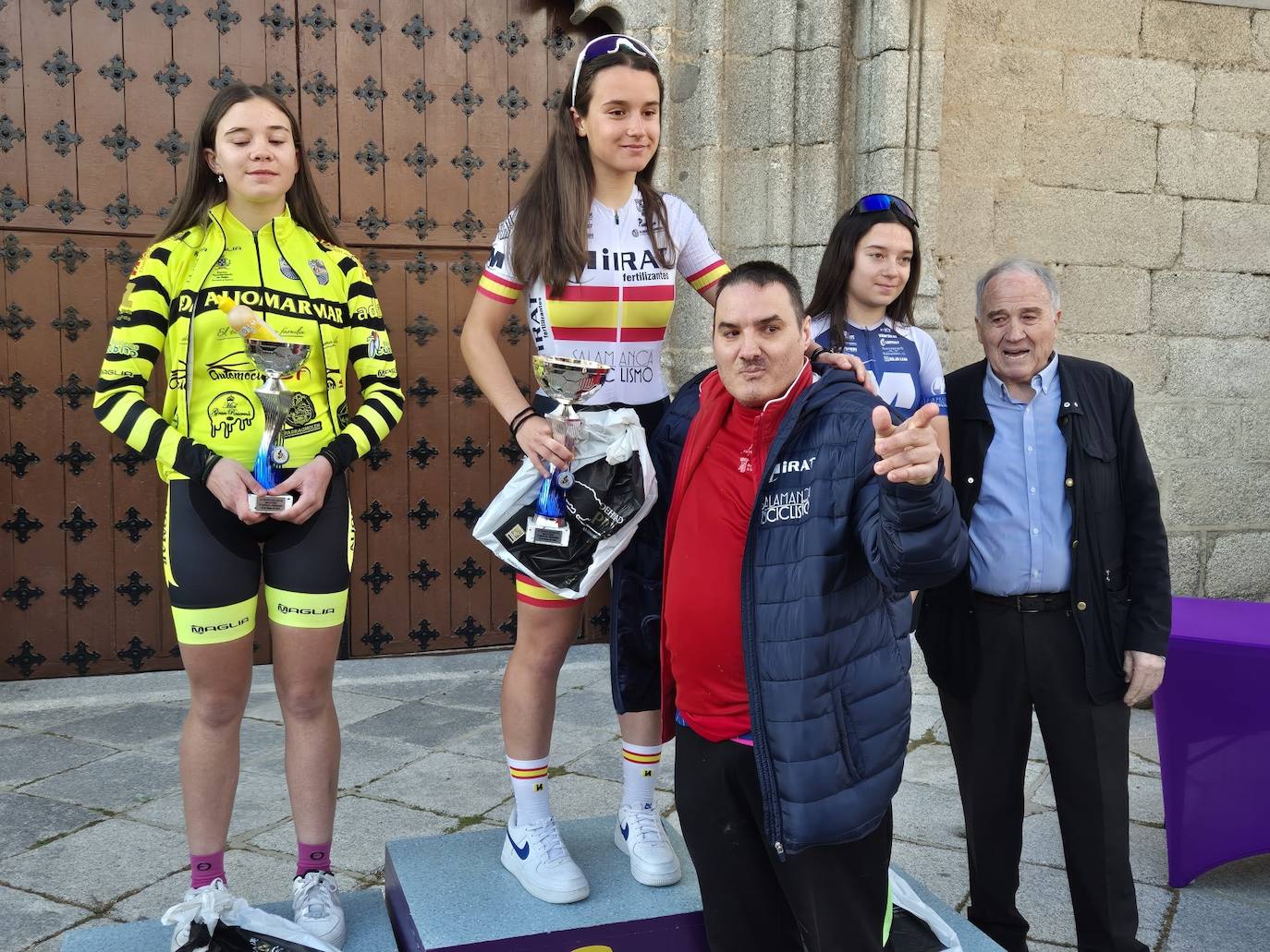 Macotera se vuelve a convertir en un circuito de ciclismo para acoger la III Copa Castilla y León Escuelas