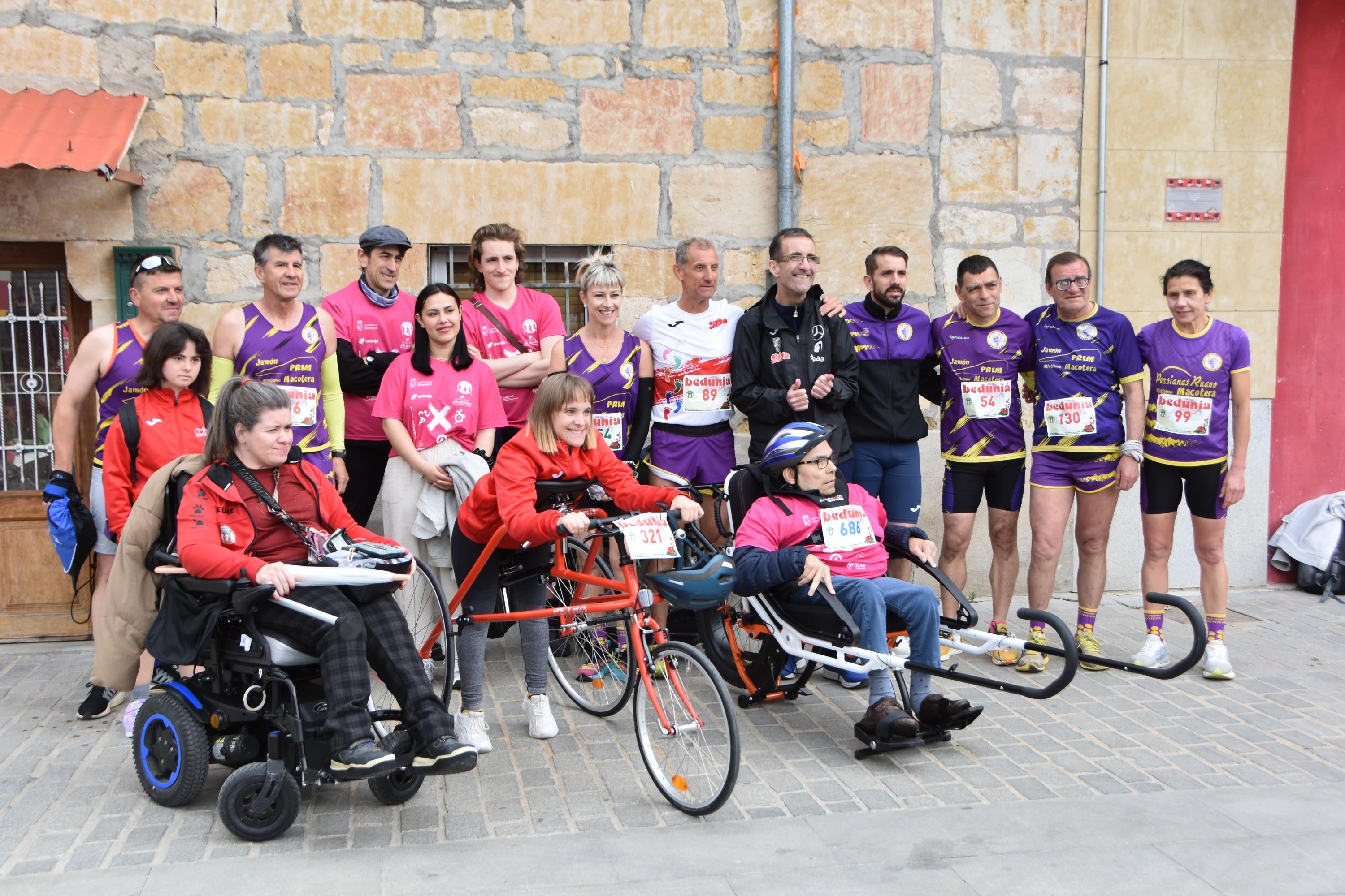 Alexandra Martín e Ignacio Regalado se llevan el cross de Aspace