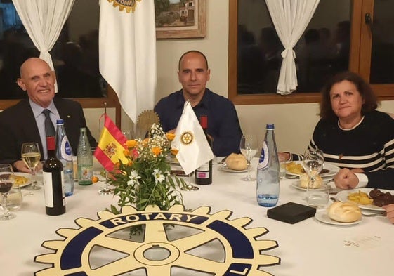 Purificación Pozo, Ana Redondo, Antonio Avilés, Francisco Javier Hernández, Nieves García y Álvaro Muñoz, en la cena homenaje a los bomberos de Béjar