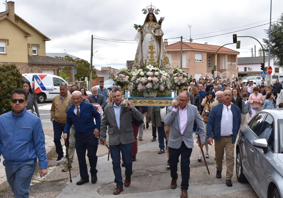 La Virgen de la Peña regresa a su ermita por un día