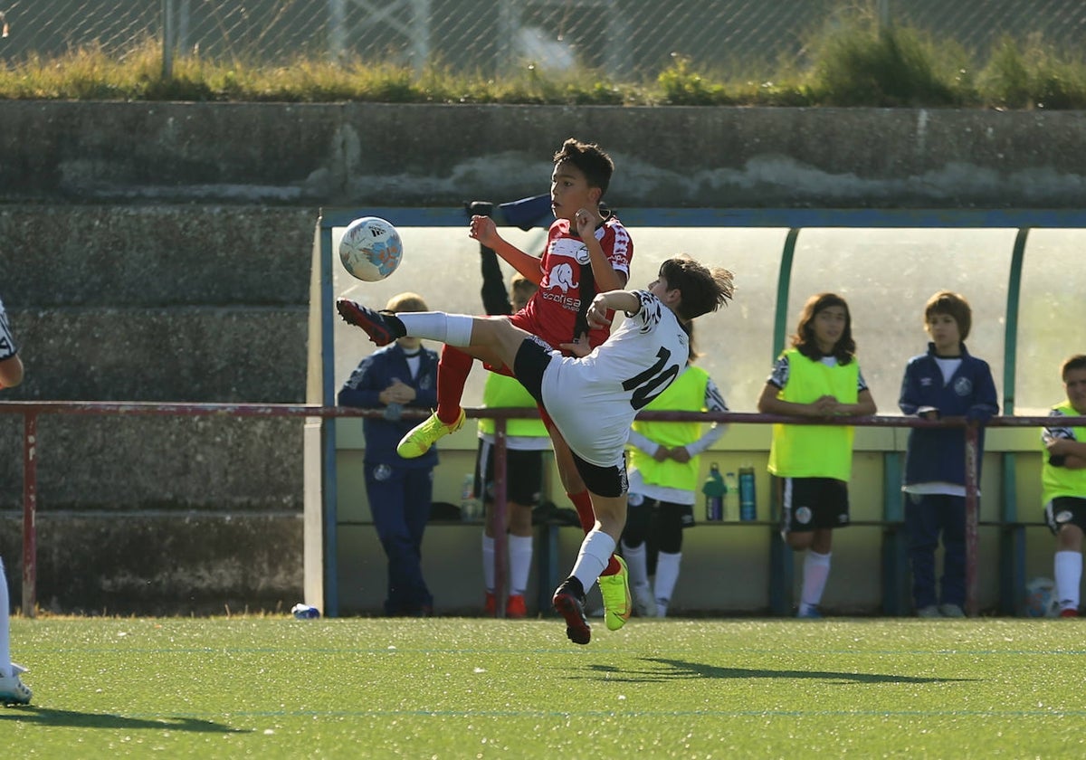 Partido de fútbol base en Salamanca.