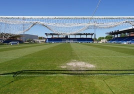 El estadio Reina Sofía, en el día previo al encuentro, aguarda a los protagonistas para poner el balón a rodar en el último partido del curso.