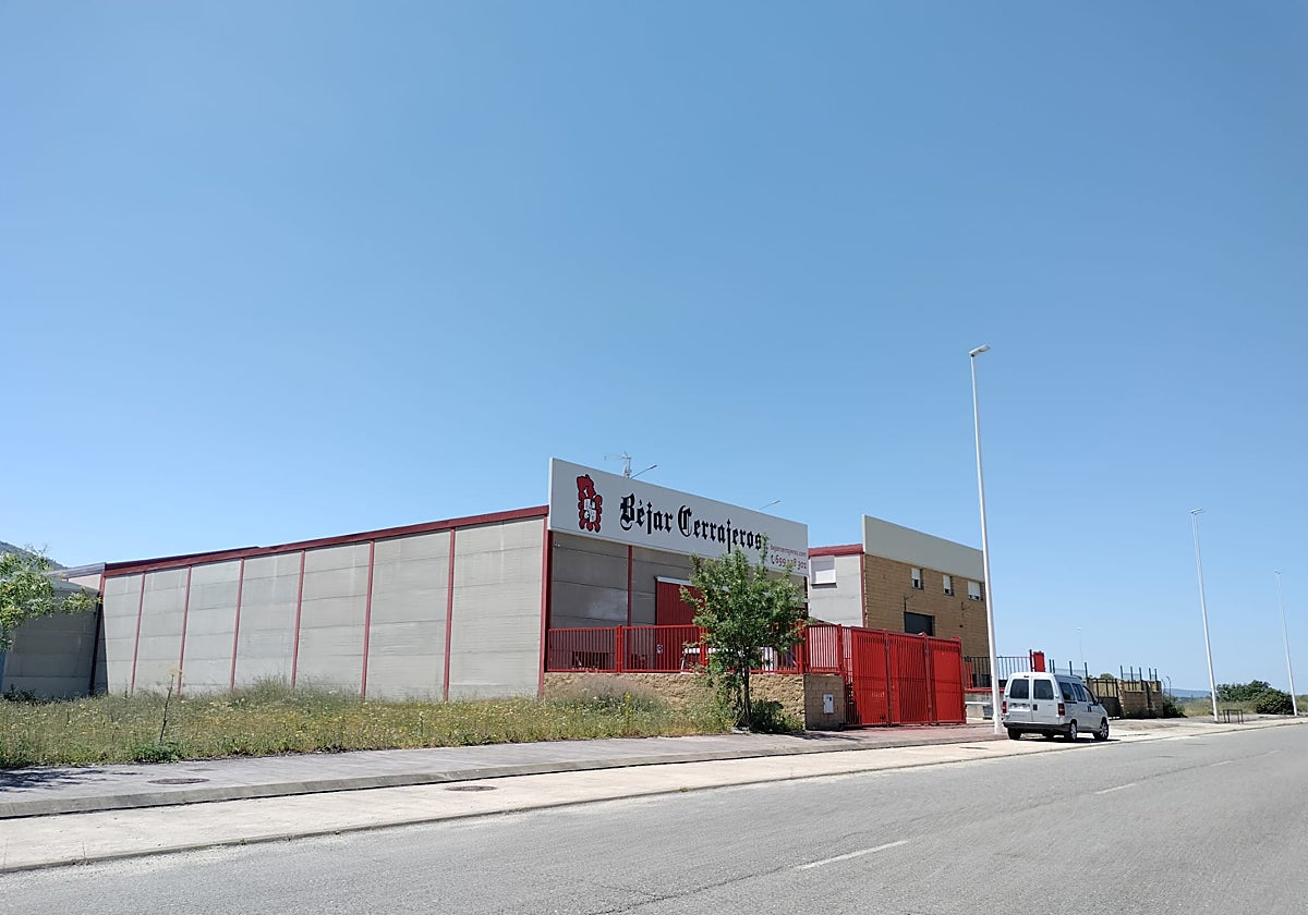 D.G.C. y R.J.S. se enfrentan a un año y seis meses de prisión y a una indemnización al dueño.