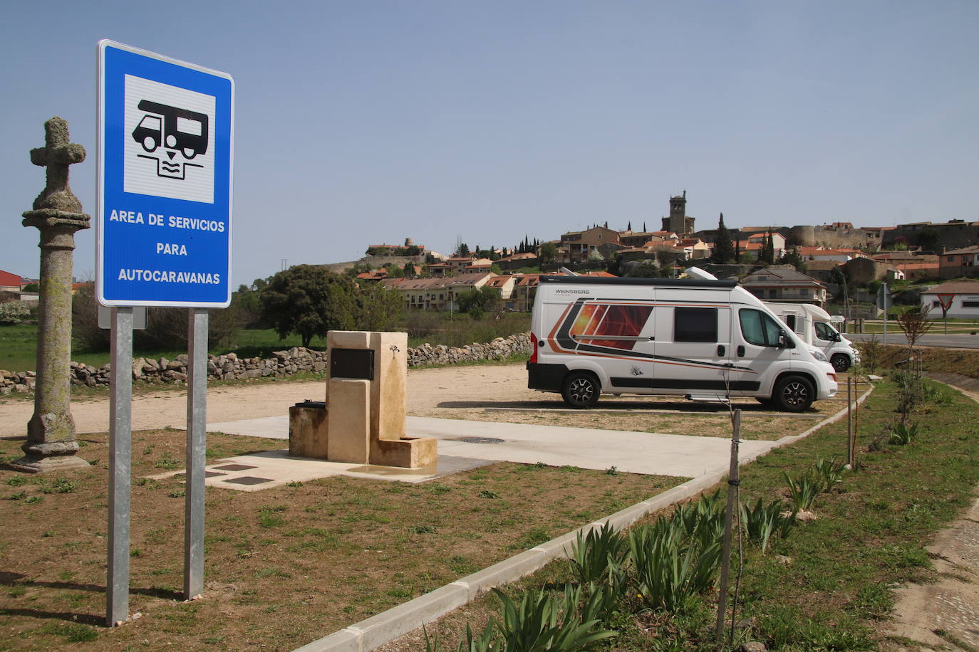 Imagen de un área de servicios para autocaravanas.