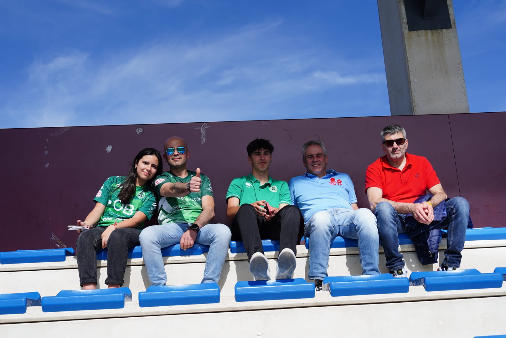 Búscate en la grada del Reina Sofía en el partido contra el Arenteiro