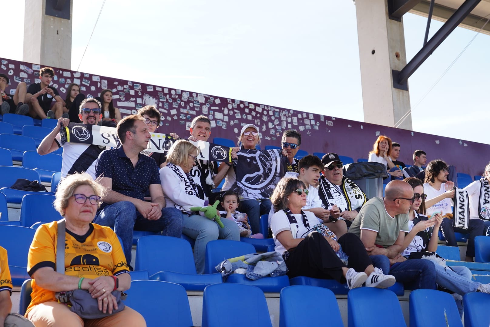 Búscate en la grada del Reina Sofía en el partido contra el Arenteiro