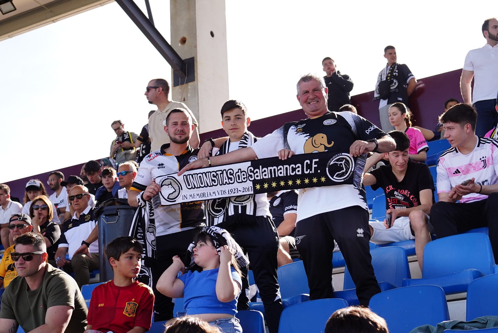 Búscate en la grada del Reina Sofía en el partido contra el Arenteiro