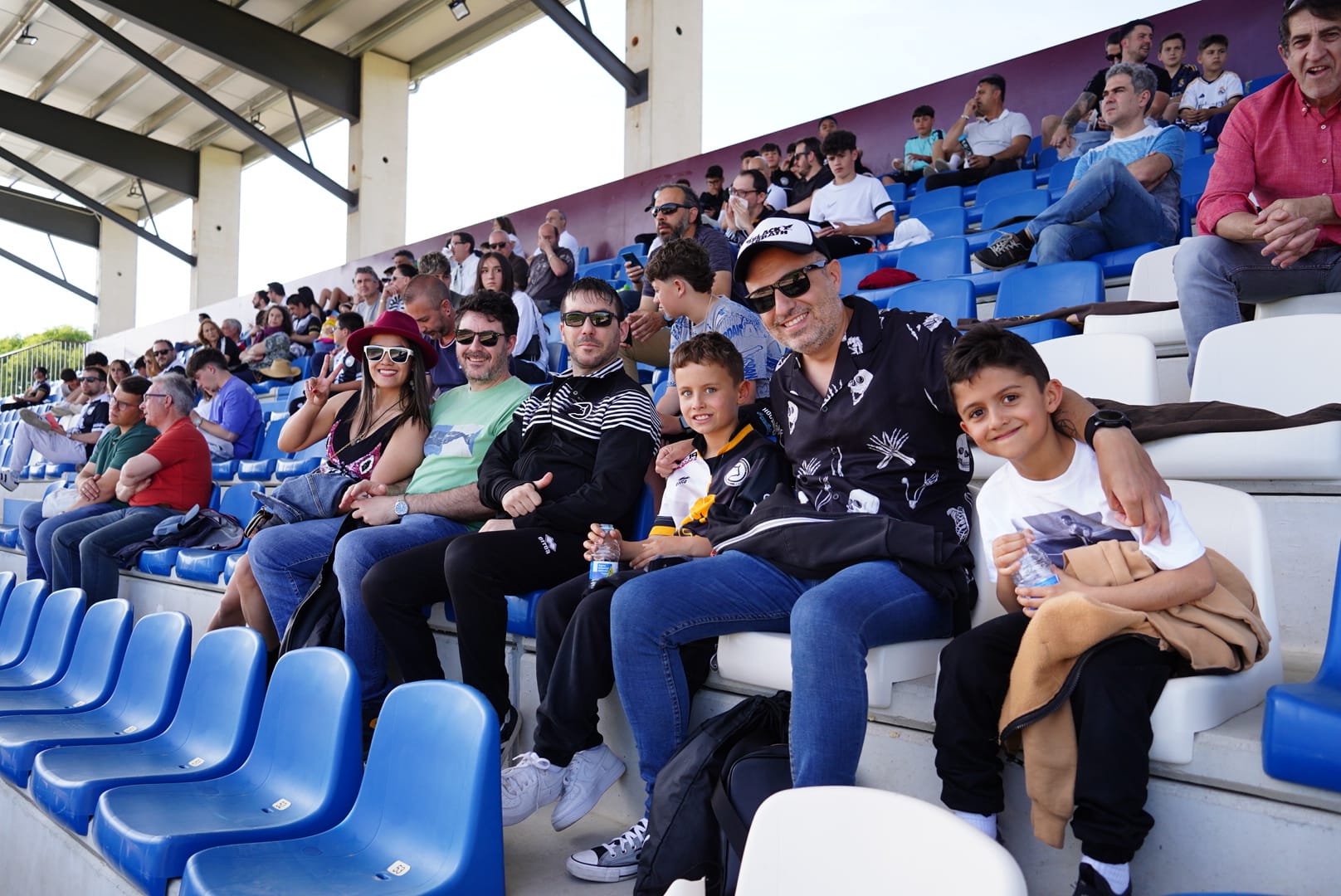 Búscate en la grada del Reina Sofía en el partido contra el Arenteiro