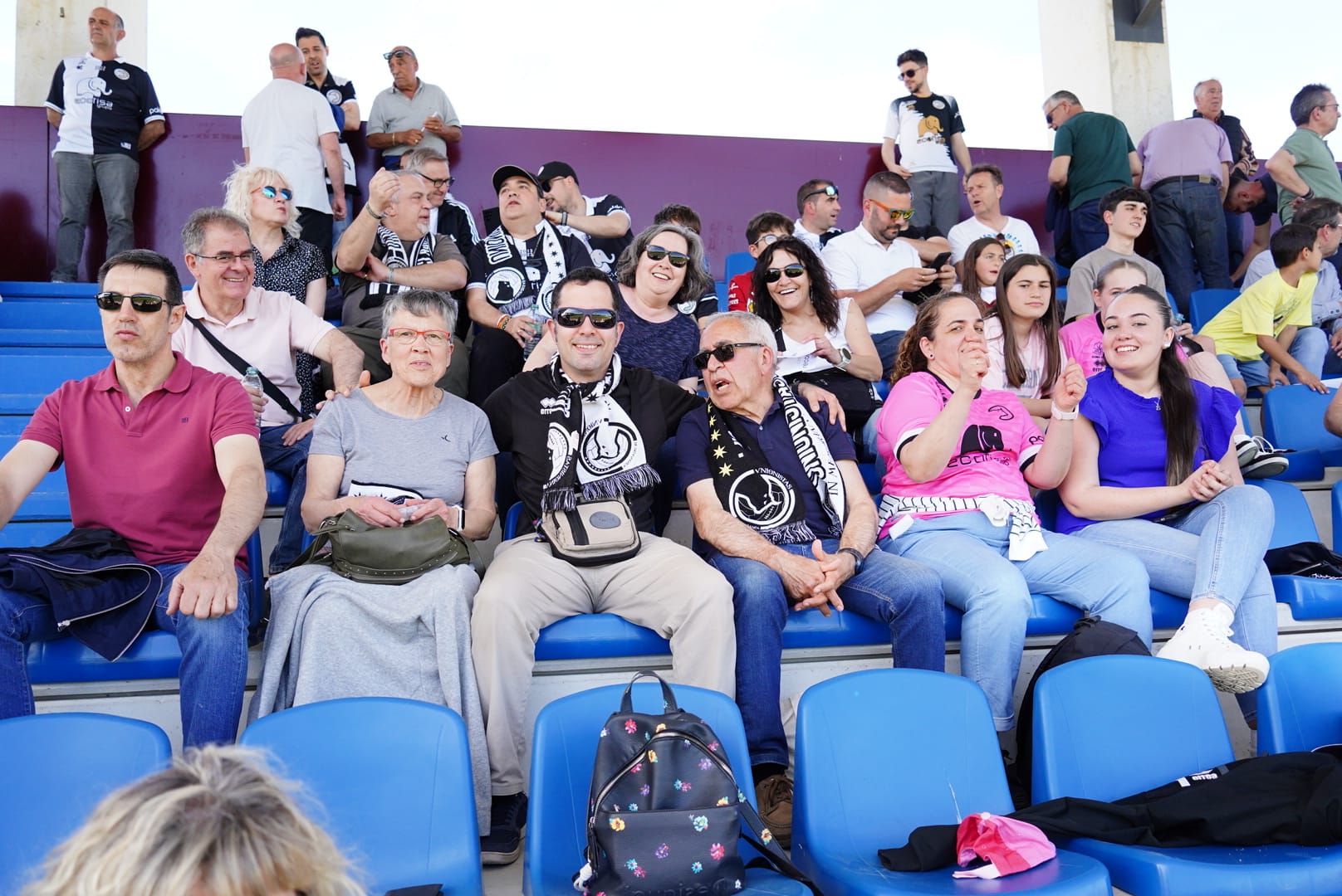 Búscate en la grada del Reina Sofía en el partido contra el Arenteiro