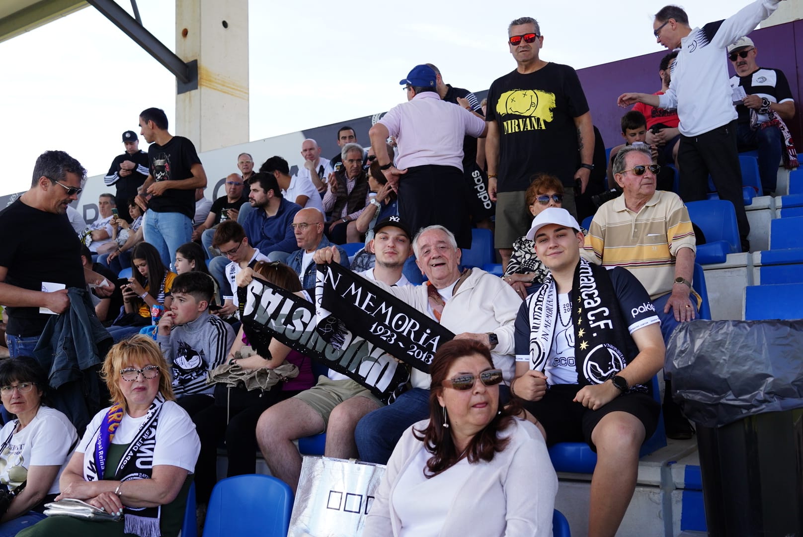 Búscate en la grada del Reina Sofía en el partido contra el Arenteiro