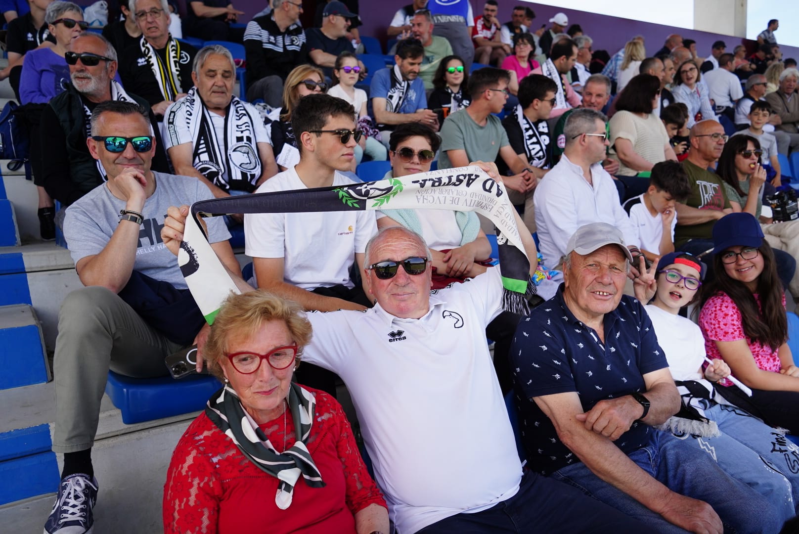 Búscate en la grada del Reina Sofía en el partido contra el Arenteiro