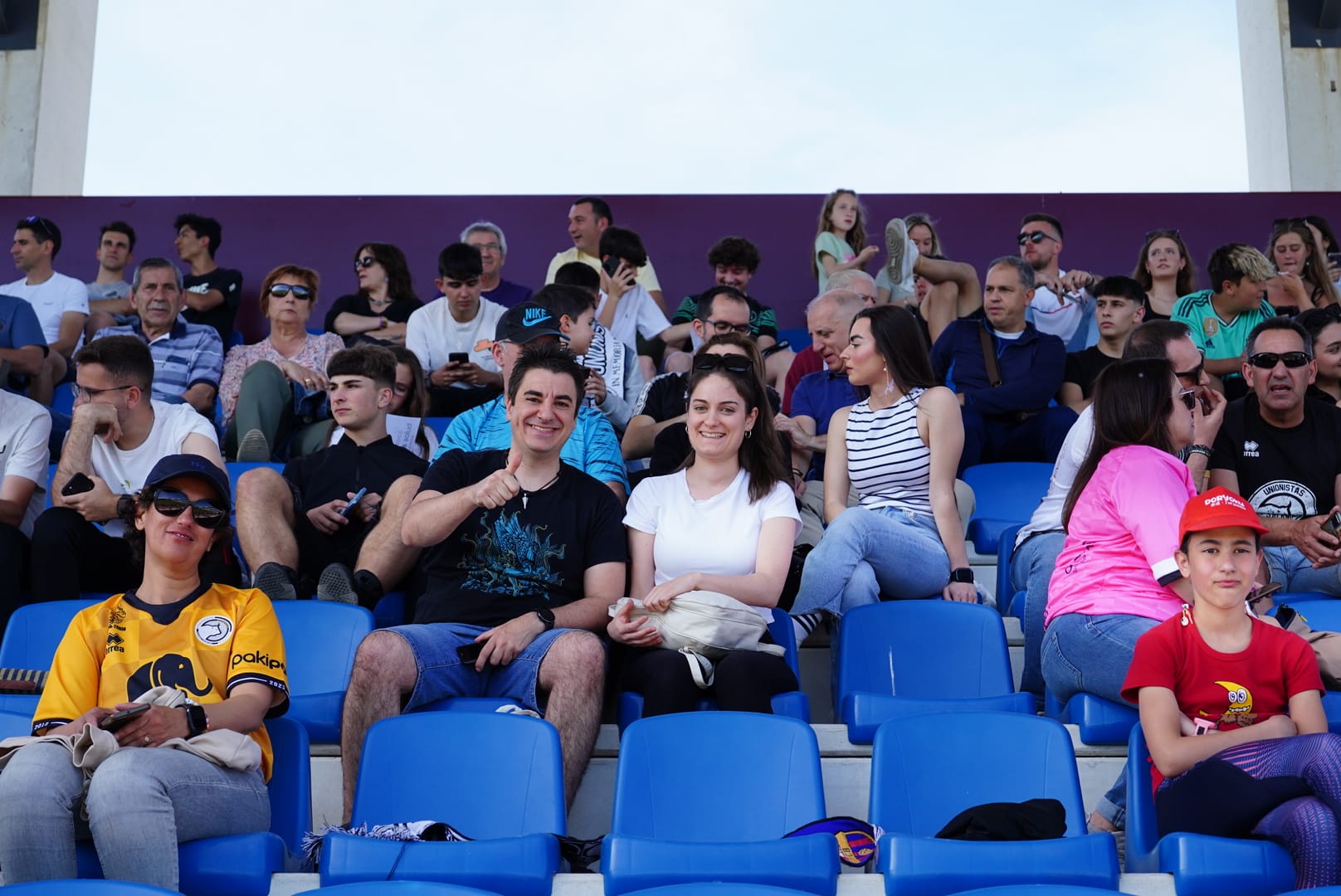 Búscate en la grada del Reina Sofía en el partido contra el Arenteiro