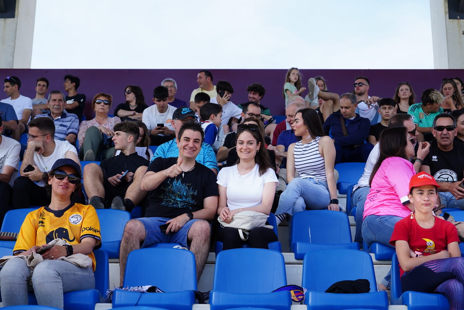 Búscate en la grada del Reina Sofía en el partido contra el Arenteiro